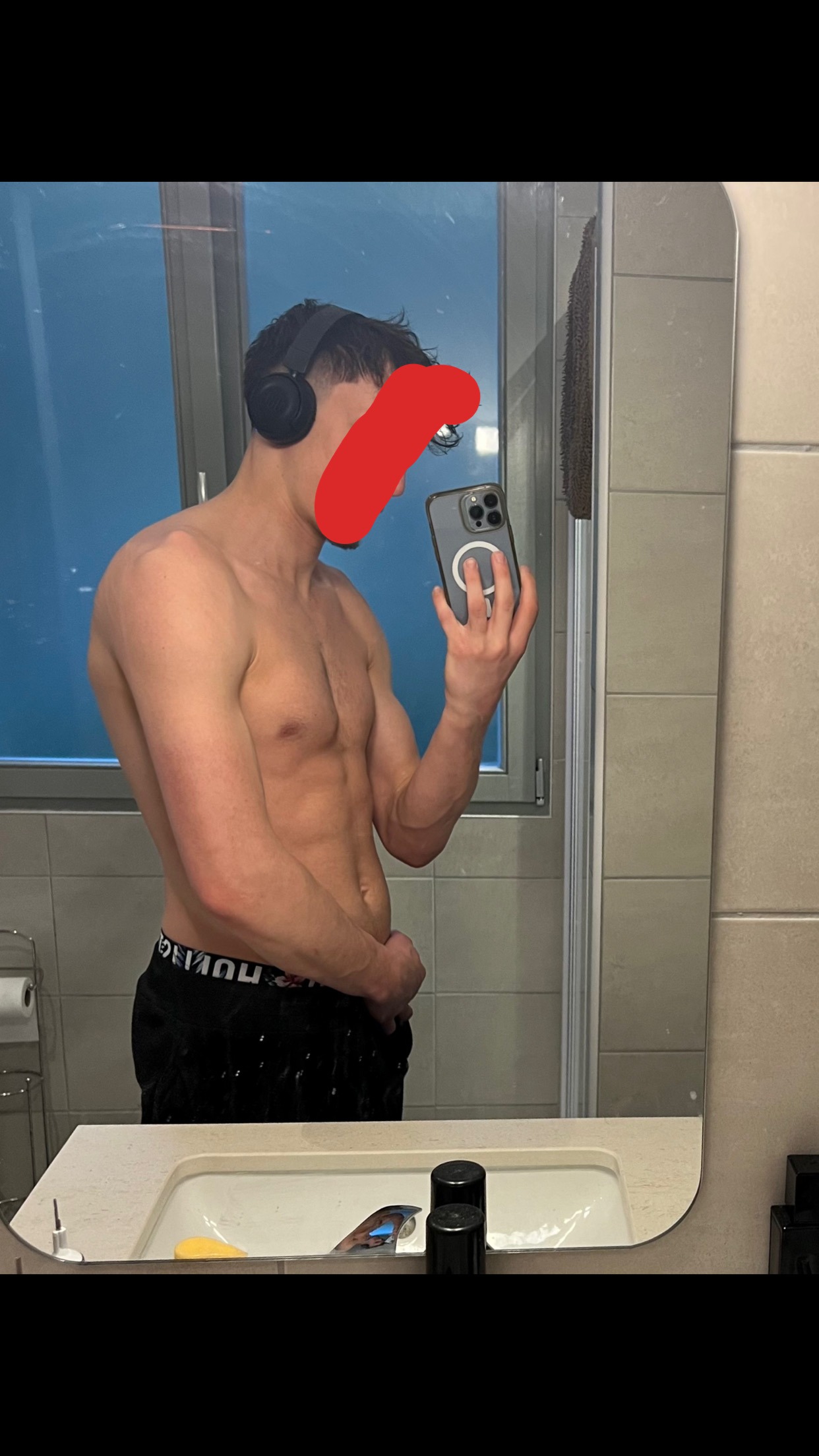 Profil de Mohamed-aymen, 22 ans, TS Monaco à Saint-Moreil