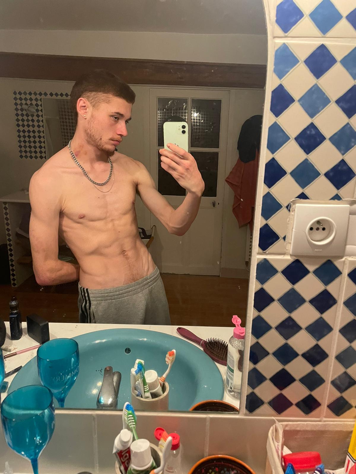 Profil de Suny, 22 ans, TS Monaco à Malicorne-sur-Sarthe