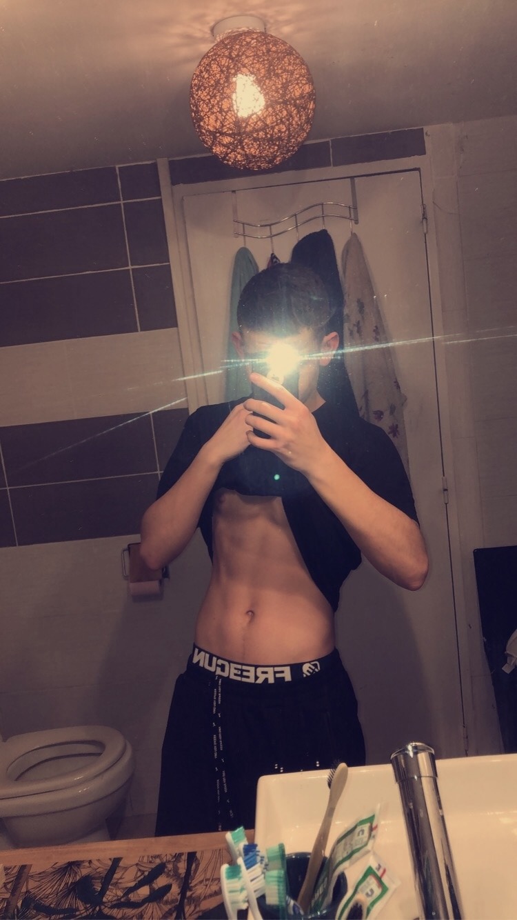 Profil de Mostapha, 22 ans, TS Monaco à Eaux-Puiseaux